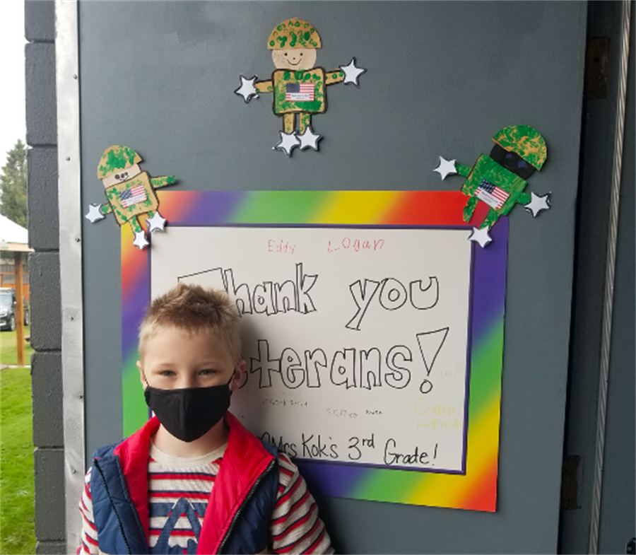Isom Classes Create Thank You Cards for Veterans Day